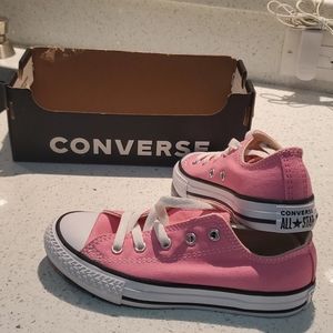 NWT Pink Converse Low Tops